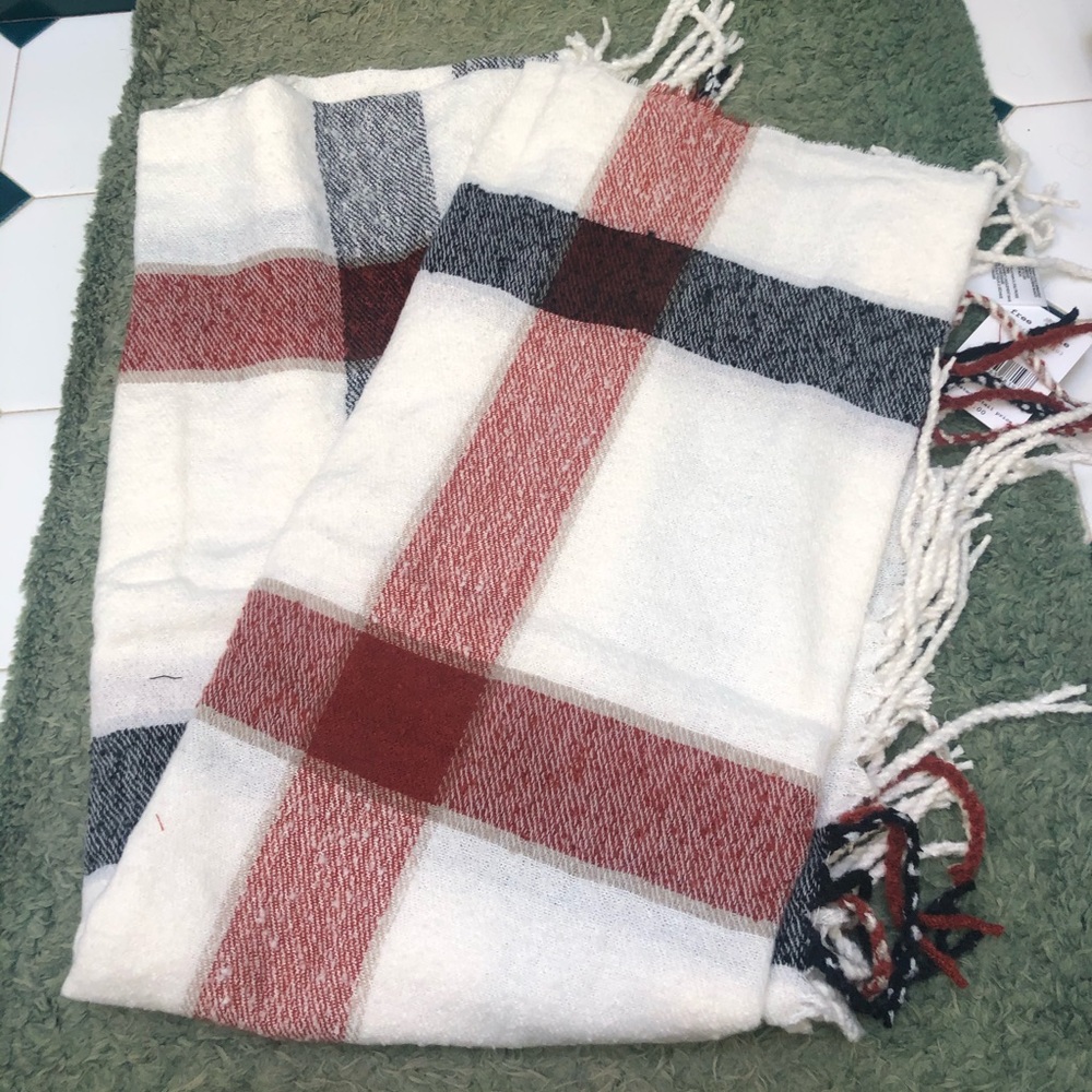 🎉HOST PICK🎉 NWT FREE PEOPLE VALLEY PLAID FRINGE SCARF - Picture 4 of 4